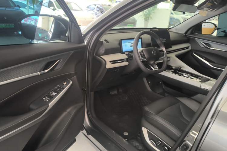 Used CHANGAN CS75 PLUS 2026 Model, Smart Champion Edition 1.5T New Blue Whale Smart Navigation Version Driver Seat