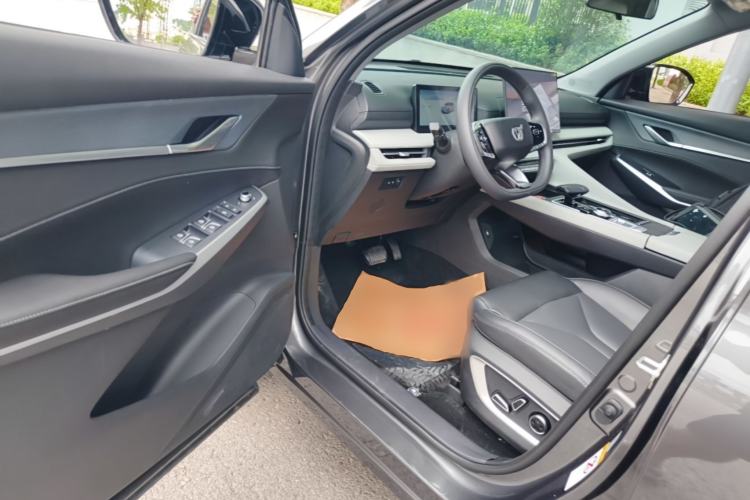 Used CHANGAN CS75 PLUS 2026 Model, Smart Champion Edition 1.5T New Blue Whale Smart Navigation Version Driver Seat