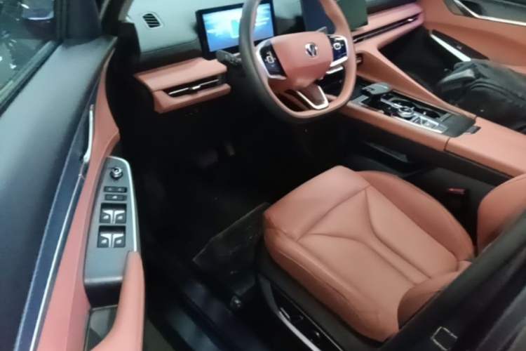 Used CHANGAN CS75 PLUS 2026 Model, Smart Champion Edition 1.5T New Blue Whale Smart Navigation Version Driver Seat