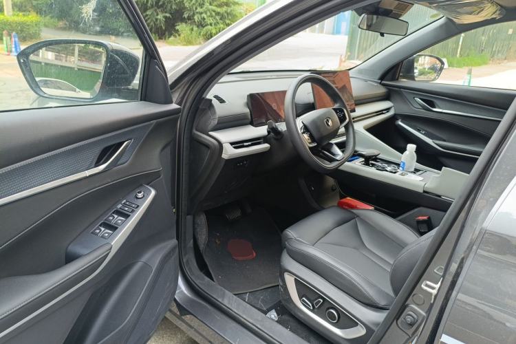 Used CHANGAN CS75 PLUS 2026 Model, Smart Champion Edition 1.5T New Blue Whale Smart Navigation Version Driver Seat