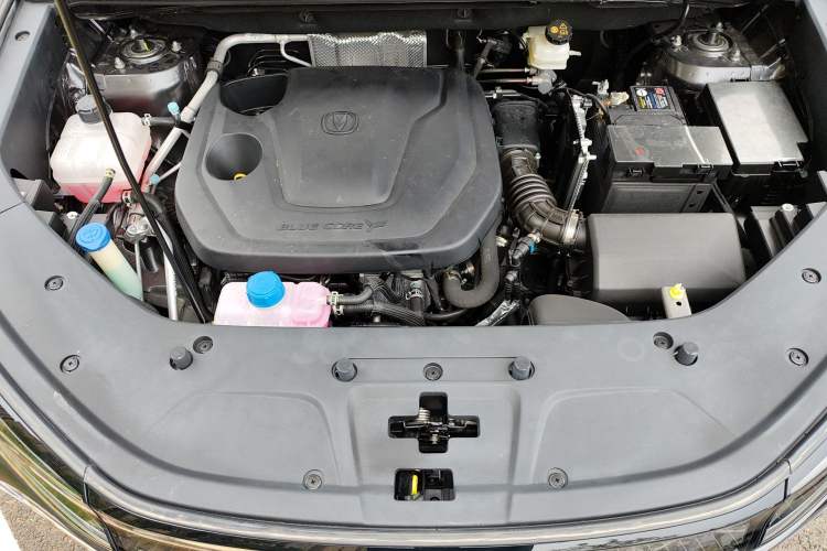 Used CHANGAN CS75 PLUS 2026 Model, Smart Champion Edition 1.5T New Blue Whale Smart Navigation Version Engine Bay