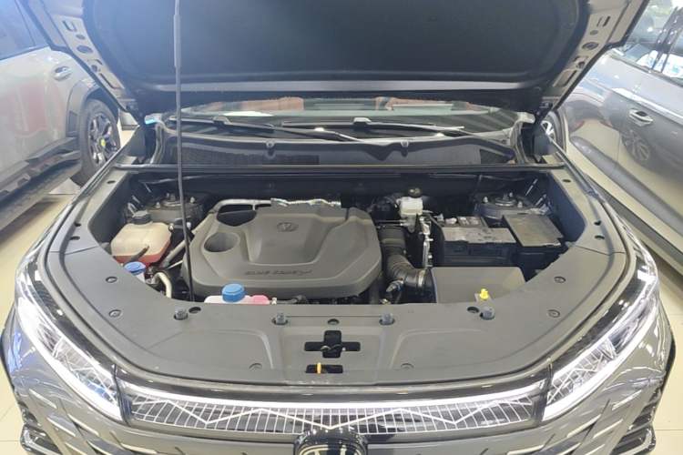 Used CHANGAN CS75 PLUS 2026 Model, Smart Champion Edition 1.5T New Blue Whale Smart Navigation Version Engine Bay