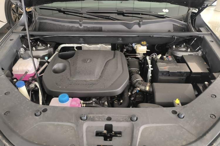 Used CHANGAN CS75 PLUS 2026 Model, Smart Champion Edition 1.5T New Blue Whale Smart Navigation Version Engine Bay