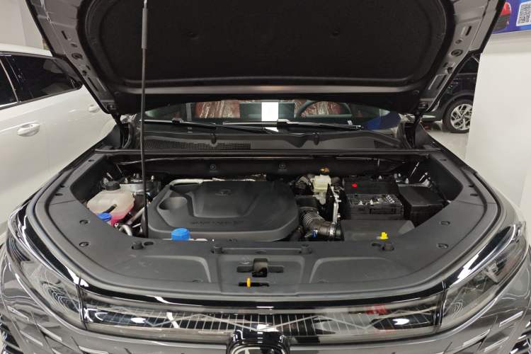 Used CHANGAN CS75 PLUS 2026 Model, Smart Champion Edition 1.5T New Blue Whale Smart Navigation Version Engine Bay
