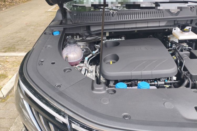 Used CHANGAN CS75 PLUS 2026 Model Fourth-Generation 1.5T Blue Whale Super Engine—Flagship Edition Engine Bay Right