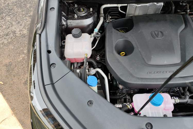 Used CHANGAN CS75 PLUS 2026 Model, Smart Champion Edition 1.5T New Blue Whale Smart Navigation Version Engine Bay Right