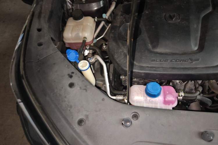 Used CHANGAN CS75 PLUS 2026 Model, Smart Champion Edition 1.5T New Blue Whale Smart Navigation Version Engine Bay Right