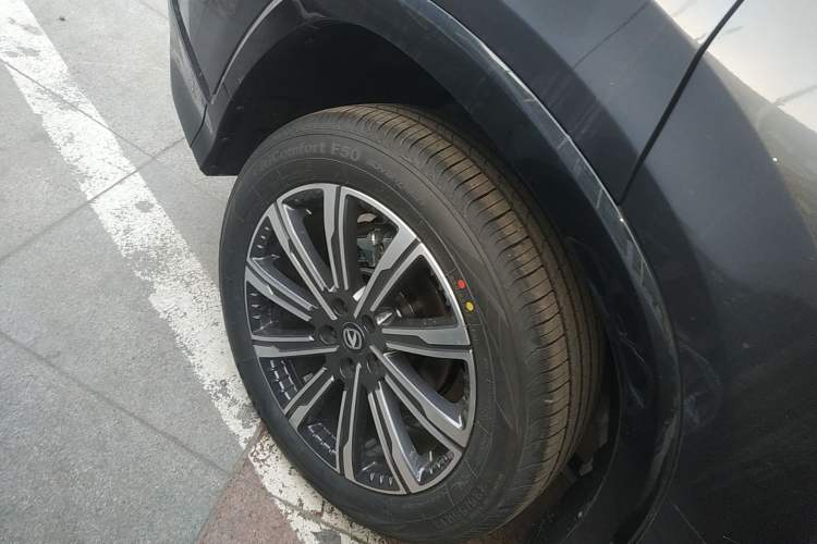 Used CHANGAN CS75 PLUS 2026 Model, Smart Champion Edition 1.5T New Blue Whale Smart Navigation Version Exterior 5
