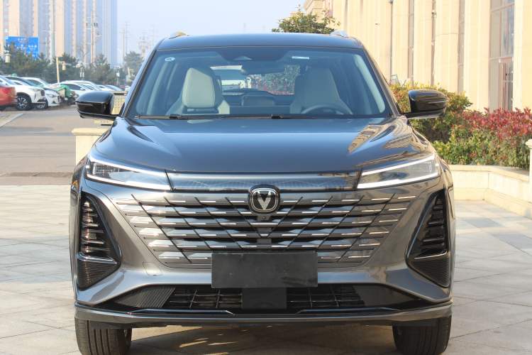 Used CHANGAN CS75 PLUS 2026 Model, Smart Champion Edition 1.5T New Blue Whale Smart Navigation Version Front