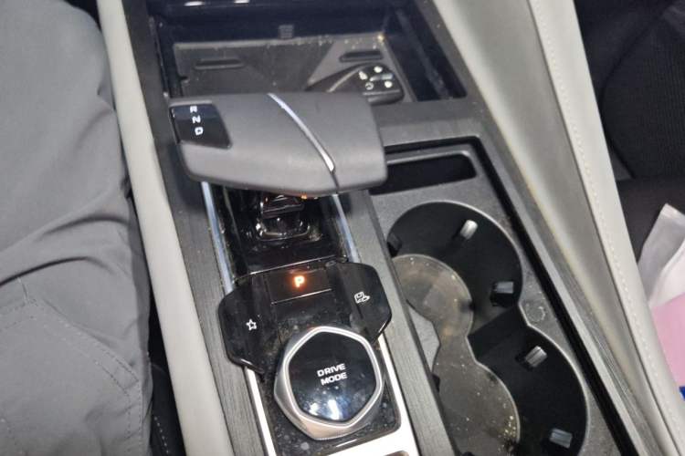 Used CHANGAN CS75 PLUS 2026 Model, Smart Champion Edition 1.5T New Blue Whale Smart Navigation Version Gear Lever