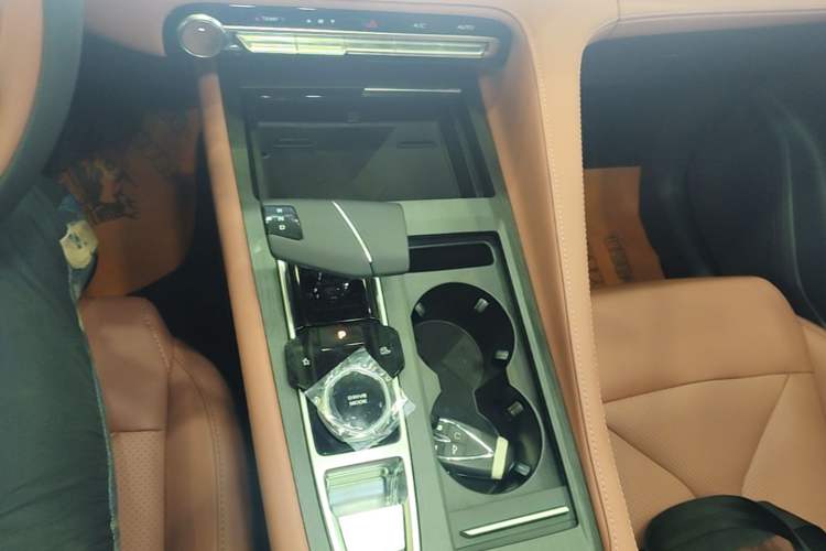 Used CHANGAN CS75 PLUS 2026 Model, Smart Champion Edition 1.5T New Blue Whale Smart Navigation Version Gear Lever