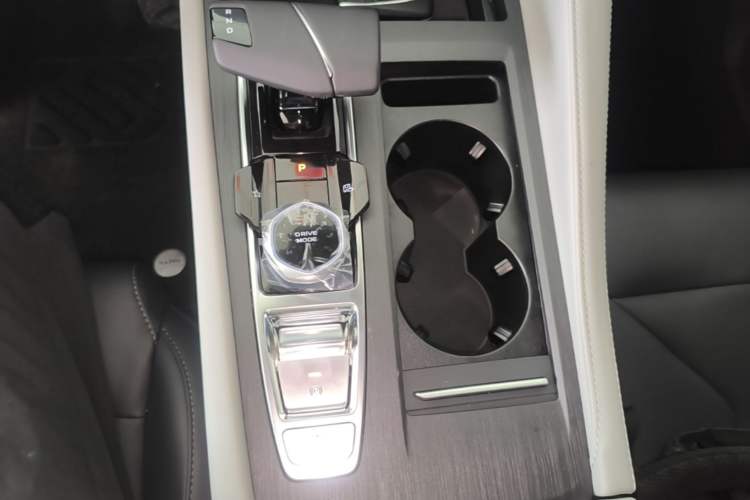 Used CHANGAN CS75 PLUS 2026 Model, Smart Champion Edition 1.5T New Blue Whale Smart Navigation Version Gear Lever