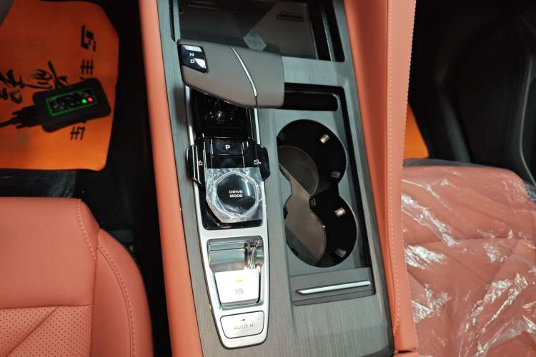 Used CHANGAN CS75 PLUS 2026 Model, Smart Champion Edition 1.5T New Blue Whale Smart Navigation Version Gear Lever