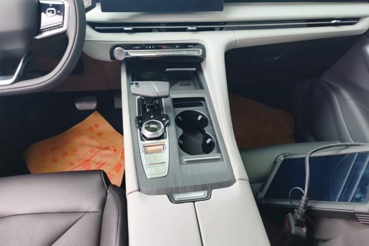 Used CHANGAN CS75 PLUS 2026 Model, Smart Champion Edition 1.5T New Blue Whale Smart Navigation Version Gear Lever