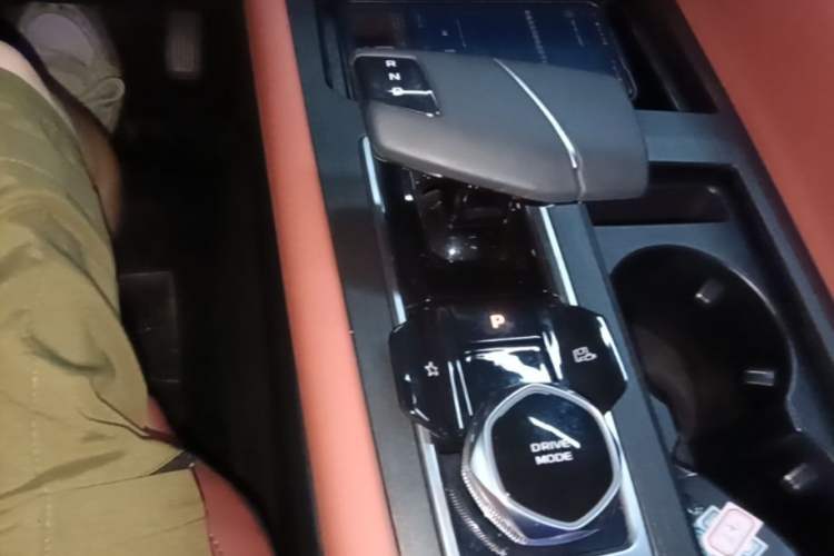 Used CHANGAN CS75 PLUS 2026 Model, Smart Champion Edition 1.5T New Blue Whale Smart Navigation Version Gear Lever