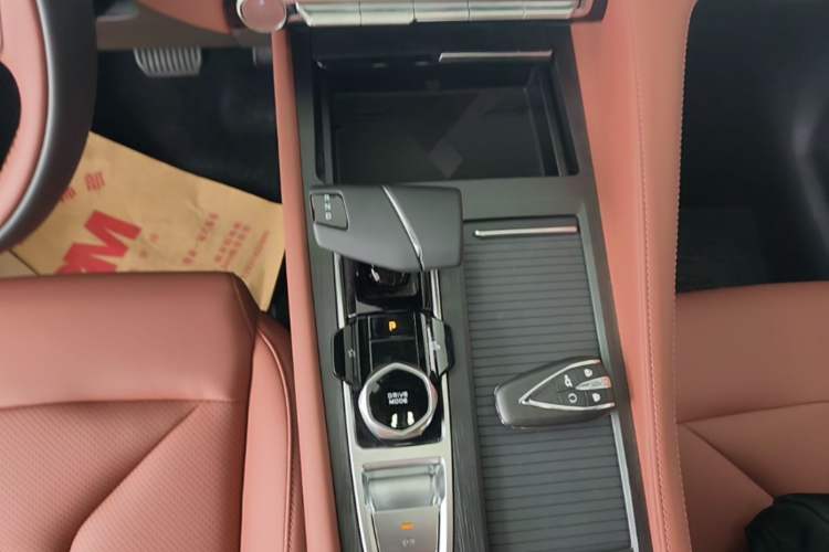 Used CHANGAN CS75 PLUS 2026 Model, Smart Champion Edition 1.5T New Blue Whale Smart Navigation Version Gear Lever