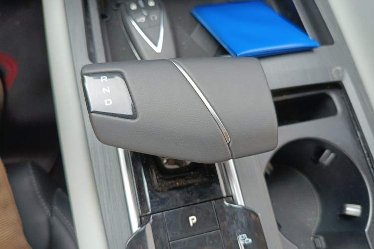 Used CHANGAN CS75 PLUS 2026 Model, Smart Champion Edition 1.5T New Blue Whale Smart Navigation Version Gear Lever