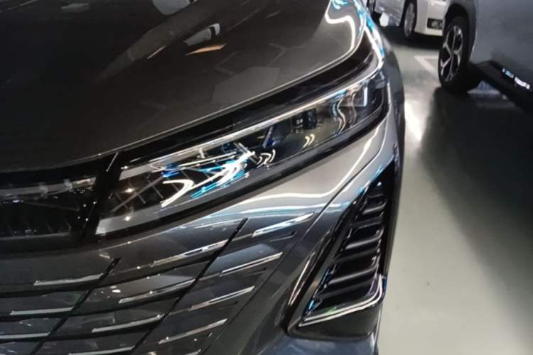 Used CHANGAN CS75 PLUS 2026 Model, Smart Champion Edition 1.5T New Blue Whale Smart Navigation Version Left Front Headlight