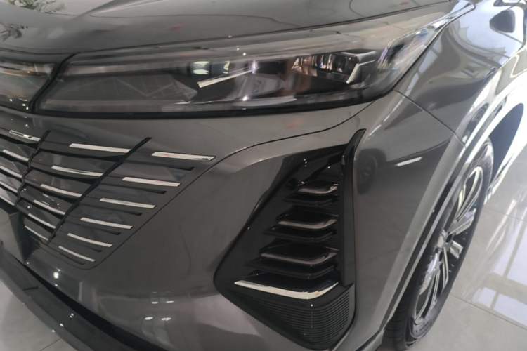 Used CHANGAN CS75 PLUS 2026 Model, Smart Champion Edition 1.5T New Blue Whale Smart Navigation Version Left Front Headlight