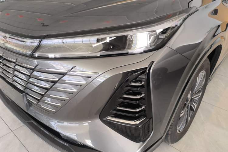 Used CHANGAN CS75 PLUS 2026 Model, Smart Champion Edition 1.5T New Blue Whale Smart Navigation Version Left Front Headlight