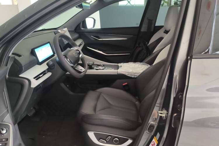 Used CHANGAN CS75 PLUS 2026 Model, Smart Champion Edition 1.5T New Blue Whale Smart Navigation Version Left Front Seat