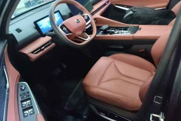 Used CHANGAN CS75 PLUS 2026 Model, Smart Champion Edition 1.5T New Blue Whale Smart Navigation Version Left Front Seat