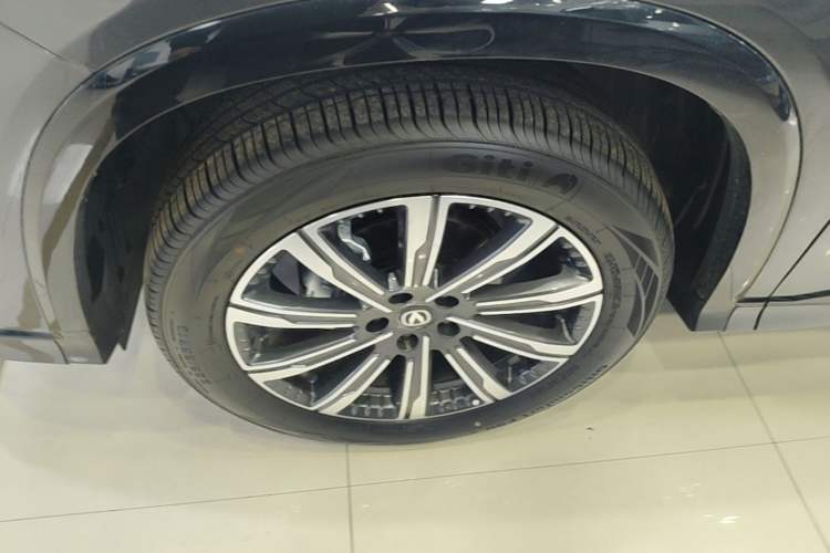 Used CHANGAN CS75 PLUS 2026 Model, Smart Champion Edition 1.5T New Blue Whale Smart Navigation Version Left Front Wheel Hub