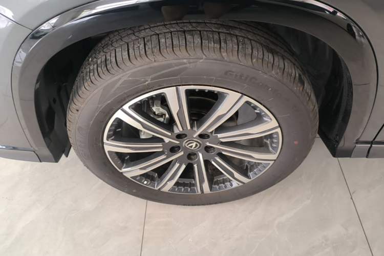 Used CHANGAN CS75 PLUS 2026 Model, Smart Champion Edition 1.5T New Blue Whale Smart Navigation Version Left Front Wheel Hub