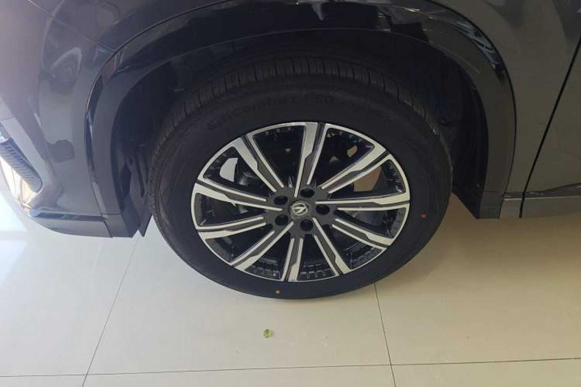 Used CHANGAN CS75 PLUS 2026 Model, Smart Champion Edition 1.5T New Blue Whale Smart Navigation Version Left Front Wheel Hub