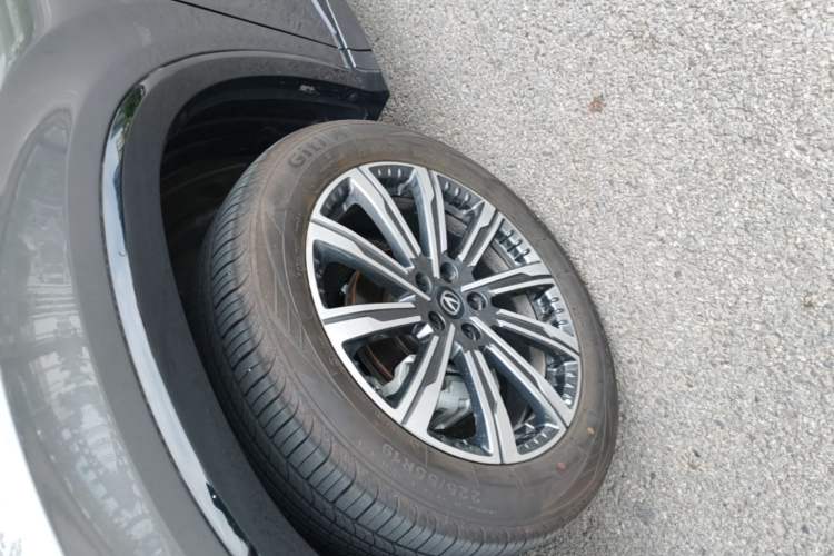 Used CHANGAN CS75 PLUS 2026 Model, Smart Champion Edition 1.5T New Blue Whale Smart Navigation Version Left Front Wheel Hub