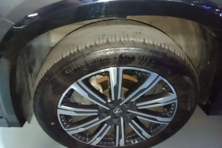 Used CHANGAN CS75 PLUS 2026 Model, Smart Champion Edition 1.5T New Blue Whale Smart Navigation Version Left Front Wheel Hub