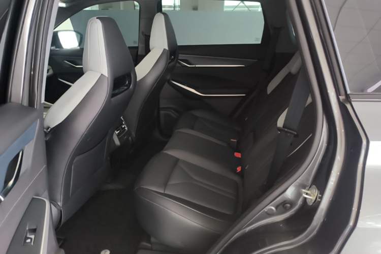 Used CHANGAN CS75 PLUS 2026 Model, Smart Champion Edition 1.5T New Blue Whale Smart Navigation Version Left Rear Seat