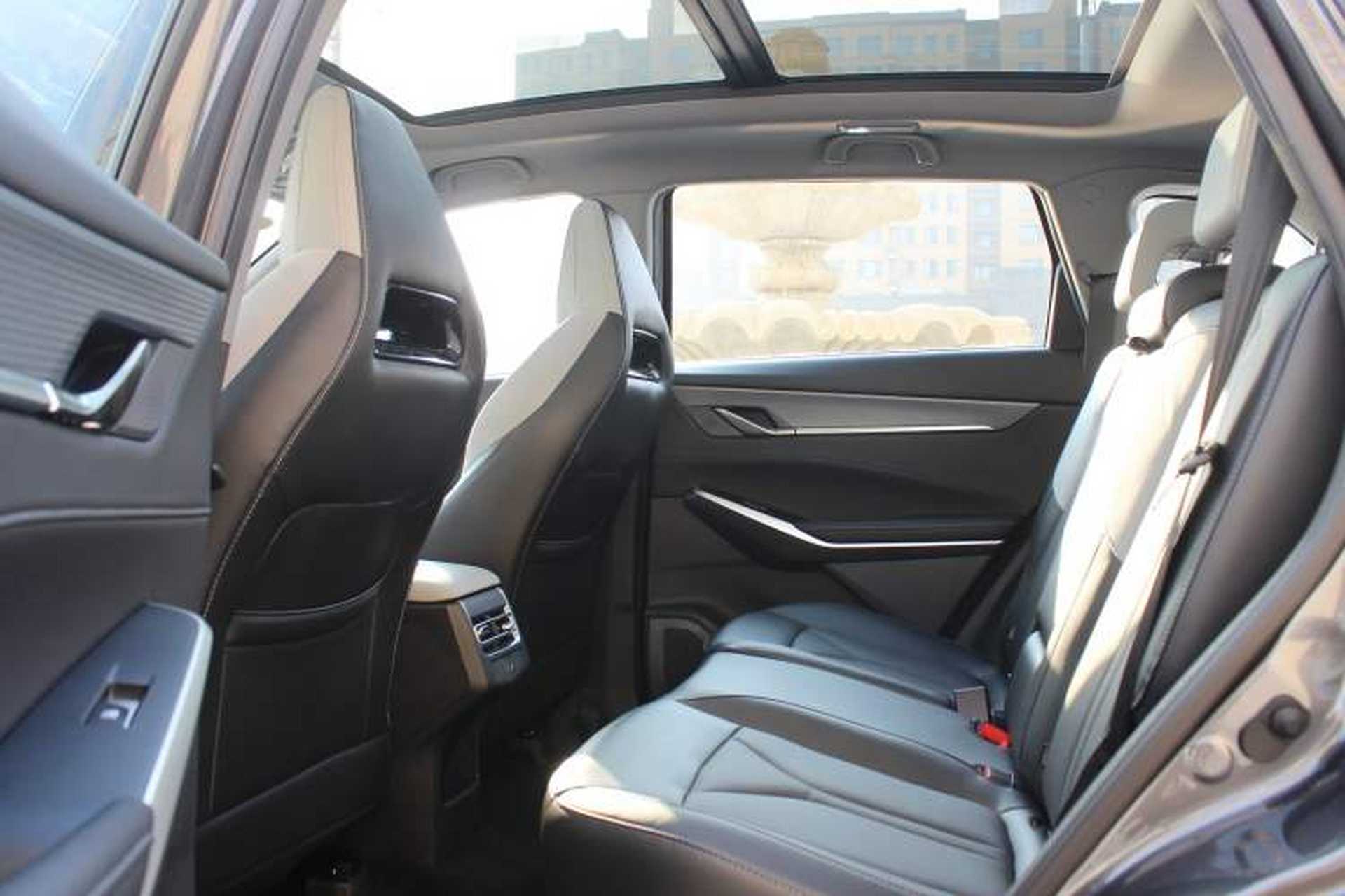 Used CHANGAN CS75 PLUS 2026 Model, Smart Champion Edition 1.5T New Blue Whale Smart Navigation Version Left Rear Seat