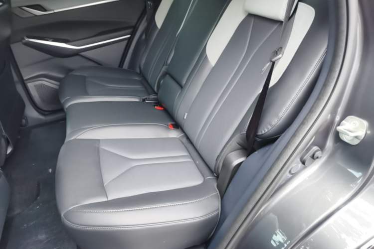 Used CHANGAN CS75 PLUS 2026 Model, Smart Champion Edition 1.5T New Blue Whale Smart Navigation Version Left Rear Seat