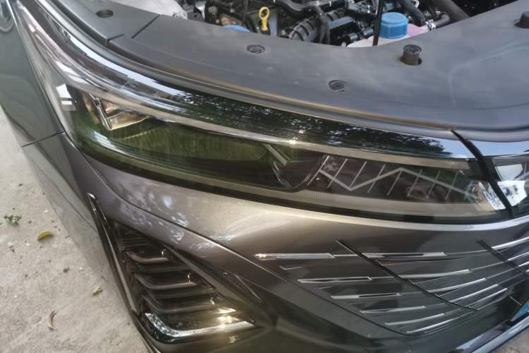 Used CHANGAN CS75 PLUS 2026 Model, Smart Champion Edition 1.5T New Blue Whale Smart Leading Version Right Front Headlight