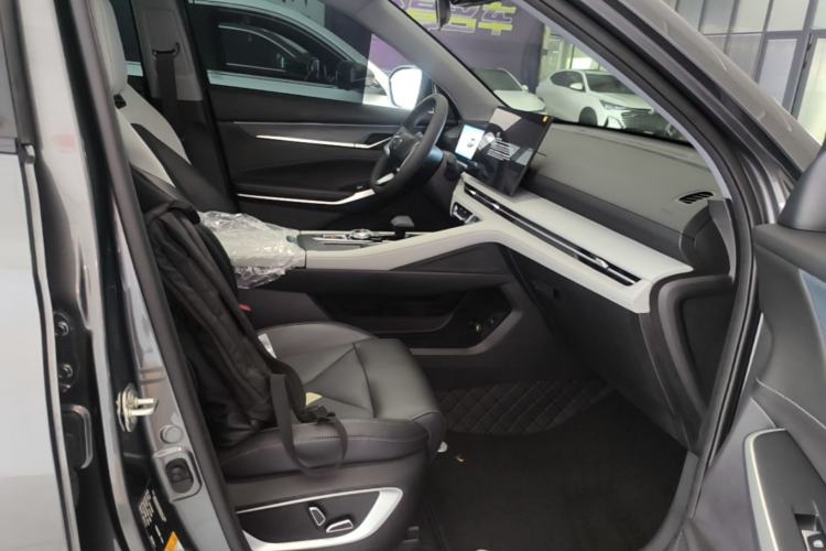 Used CHANGAN CS75 PLUS 2026 Model, Smart Champion Edition 1.5T New Blue Whale Smart Navigation Version Right Front Seat