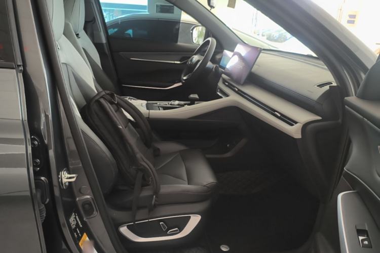 Used CHANGAN CS75 PLUS 2026 Model, Smart Champion Edition 1.5T New Blue Whale Smart Navigation Version Right Front Seat