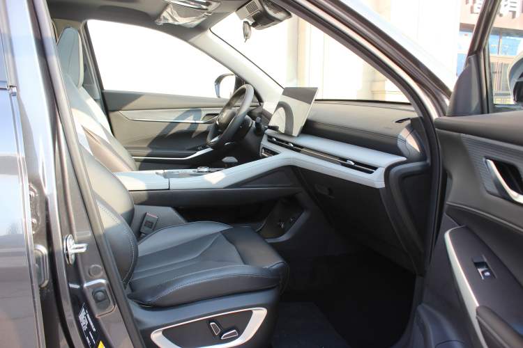 Used CHANGAN CS75 PLUS 2026 Model, Smart Champion Edition 1.5T New Blue Whale Smart Navigation Version Right Front Seat