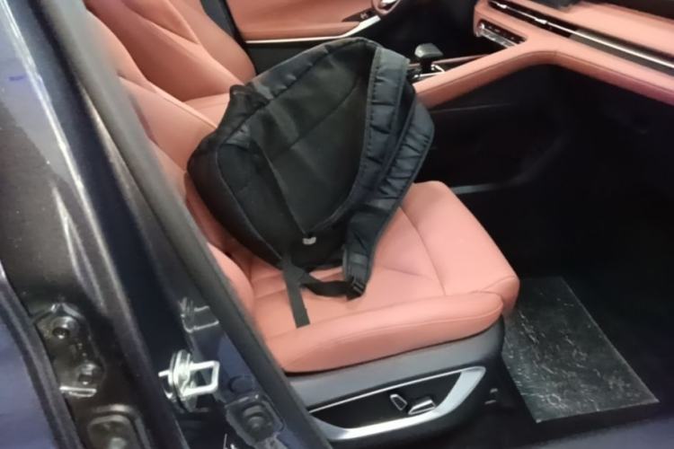 Used CHANGAN CS75 PLUS 2026 Model, Smart Champion Edition 1.5T New Blue Whale Smart Navigation Version Right Front Seat