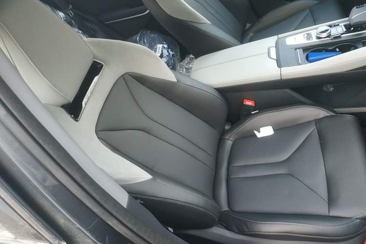 Used CHANGAN CS75 PLUS 2026 Model, Smart Champion Edition 1.5T New Blue Whale Smart Navigation Version Right Front Seat
