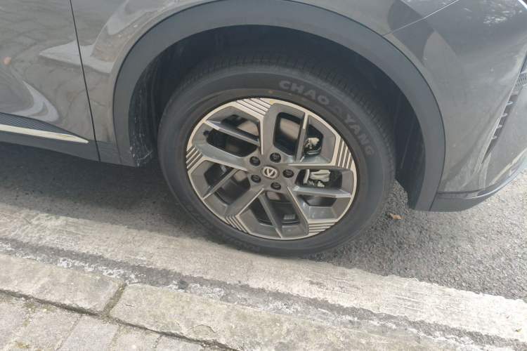 Used CHANGAN CS75 PLUS 2026 Model Fourth-Generation 1.5T Blue Whale Super Engine—Flagship Edition Right Front Wheel Hub