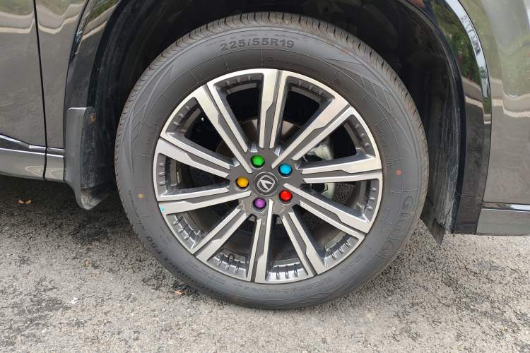 Used CHANGAN CS75 PLUS 2026 Model, Smart Champion Edition 1.5T New Blue Whale Smart Navigation Version Right Front Wheel Hub