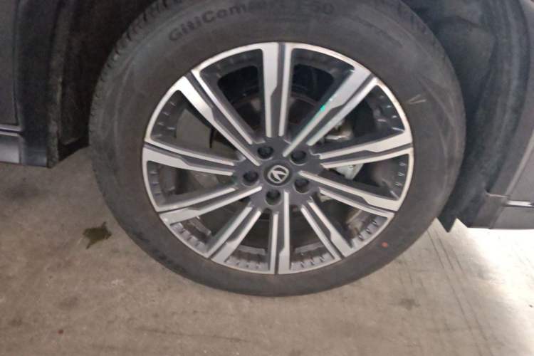Used CHANGAN CS75 PLUS 2026 Model, Smart Champion Edition 1.5T New Blue Whale Smart Navigation Version Right Front Wheel Hub