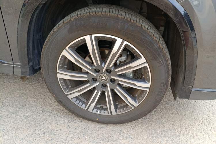 Used CHANGAN CS75 PLUS 2026 Model, Smart Champion Edition 1.5T New Blue Whale Smart Navigation Version Right Front Wheel Hub