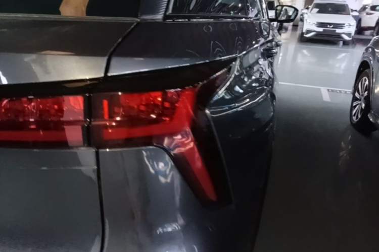 Used CHANGAN CS75 PLUS 2026 Model, Smart Champion Edition 1.5T New Blue Whale Smart Navigation Version Right Rear Taillight