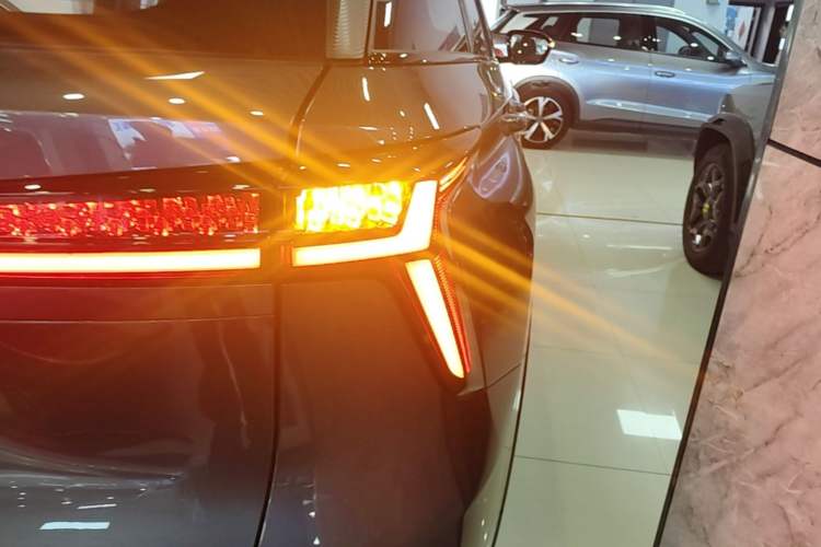 Used CHANGAN CS75 PLUS 2026 Model, Smart Champion Edition 1.5T New Blue Whale Smart Navigation Version Right Rear Taillight