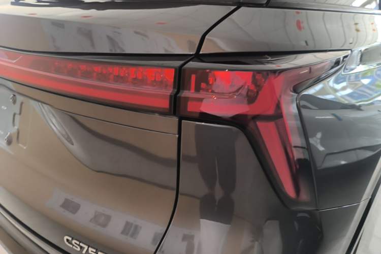 Used CHANGAN CS75 PLUS 2026 Model, Smart Champion Edition 1.5T New Blue Whale Smart Navigation Version Right Rear Taillight