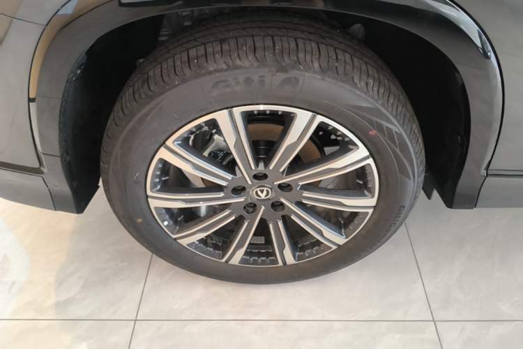 Used CHANGAN CS75 PLUS 2026 Model, Smart Champion Edition 1.5T New Blue Whale Smart Navigation Version Right Rear Wheel Hub