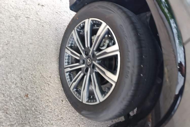 Used CHANGAN CS75 PLUS 2026 Model, Smart Champion Edition 1.5T New Blue Whale Smart Navigation Version Right Rear Wheel Hub