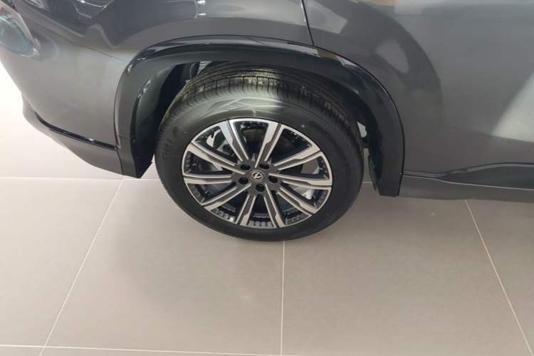 Used CHANGAN CS75 PLUS 2026 Model, Smart Champion Edition 1.5T New Blue Whale Smart Navigation Version Right Rear Wheel Hub